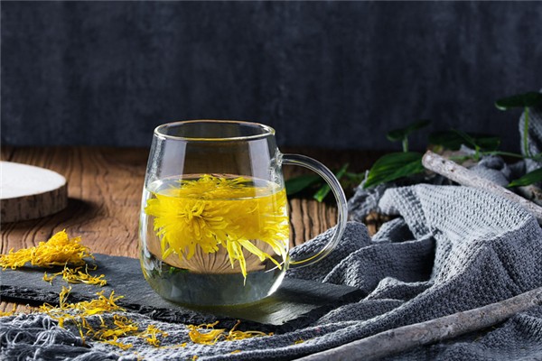 菊花茶泡了為什么會變綠 菊花茶怎么泡才正確 菊花茶泡了為什么會變綠 菊花茶怎么泡才正確