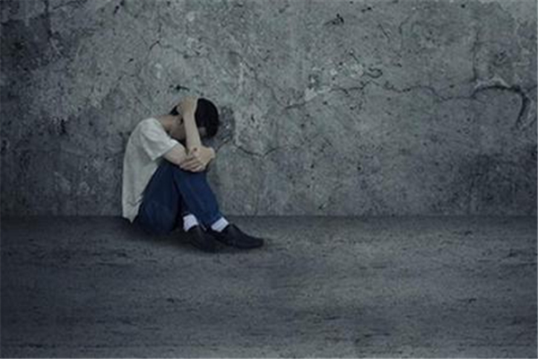 自卑會導致抑郁嗎 自卑心理的主要表現(xiàn)