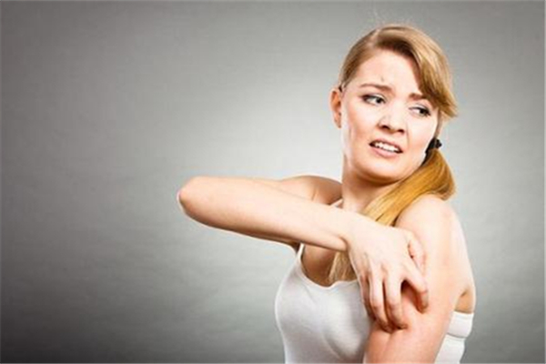 蕁麻疹會導(dǎo)致手指腫嗎 蕁麻疹的危害