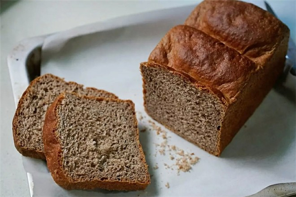 全麥面包對(duì)腸胃好嗎 全麥面包對(duì)身體有害嗎