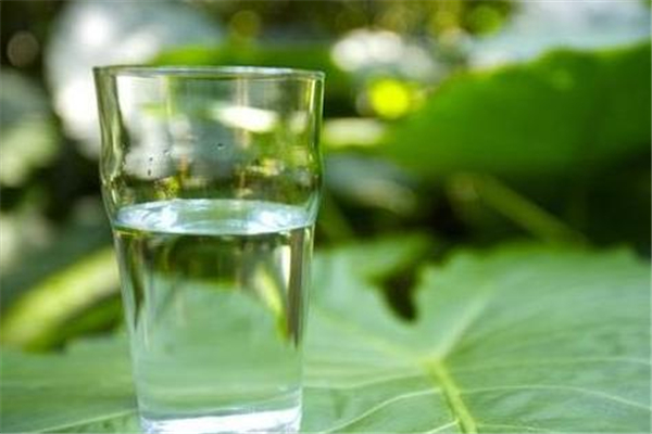 上火要多喝水嗎 上火喝多少水合適 上火要多喝水嗎 上火喝多少水合適