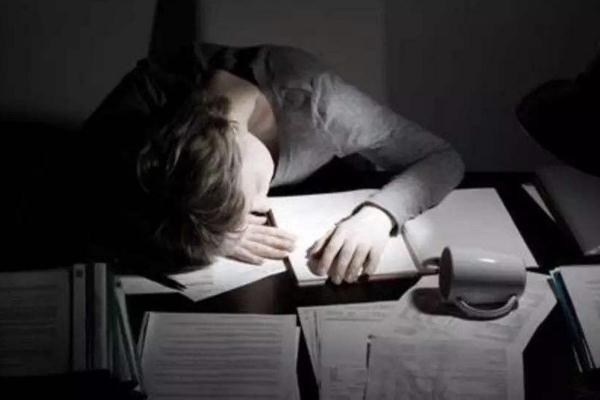 熬夜對(duì)身體的危害有哪些 經(jīng)常熬夜會(huì)得什么病 熬夜對(duì)身體的危害有哪些 經(jīng)常熬夜會(huì)得什么病