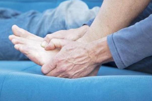 痛風(fēng)的早期癥狀是什么 痛風(fēng)的前兆是什么癥狀 痛風(fēng)的早期癥狀是什么 痛風(fēng)的前兆是什么癥狀