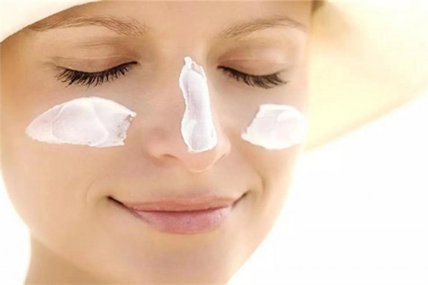 曬后皮膚變黑如何恢復(fù) 曬后皮膚變黑什么時(shí)候白回來(lái)