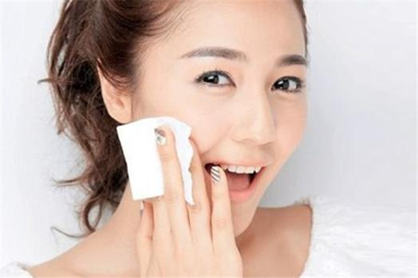 皮膚干燥起皮像魚(yú)鱗怎么辦 皮膚干燥起皮像魚(yú)鱗什么原因