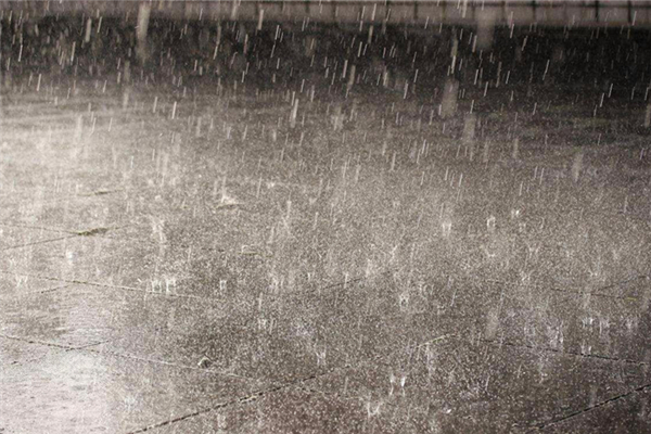 鄭州特大暴雨千年一遇 暴雨來(lái)臨前的征兆有哪些