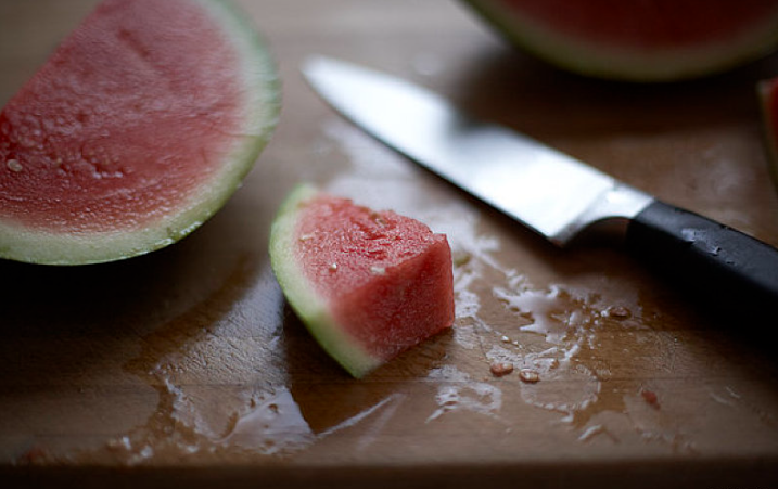 黃西瓜的紅西瓜有什么區(qū)別 黃西瓜和紅西瓜哪個(gè)熱量高 黃西瓜的紅西瓜有什么區(qū)別 黃西瓜和紅西瓜哪個(gè)熱量高