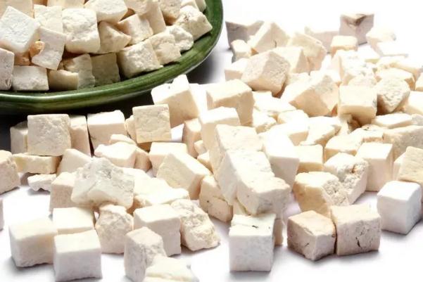 茯苓可以泡酒嗎 茯苓泡酒的功效作用 茯苓可以泡酒嗎 茯苓泡酒的功效作用