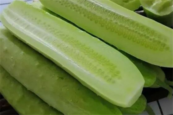 水果黃瓜洗完會掉綠色嗎 水果黃瓜洗完后水有顏色 水果黃瓜洗完會掉綠色嗎 水果黃瓜洗完后水有顏色