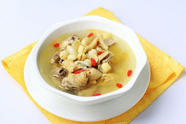 蓮子可以燉雞湯嗎 蓮子燉雞湯的功效 蓮子可以燉雞湯嗎 蓮子燉雞湯的功效