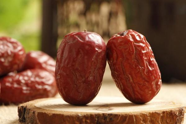 紅棗可以天天吃嗎 紅棗可以泡水喝嗎 紅棗可以天天吃嗎 紅棗可以泡水喝嗎