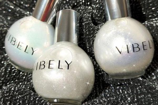 高光液可以和粉底液一起用嗎 高光液可以畫臥蠶嗎 高光液可以和粉底液一起用嗎 高光液可以畫臥蠶嗎