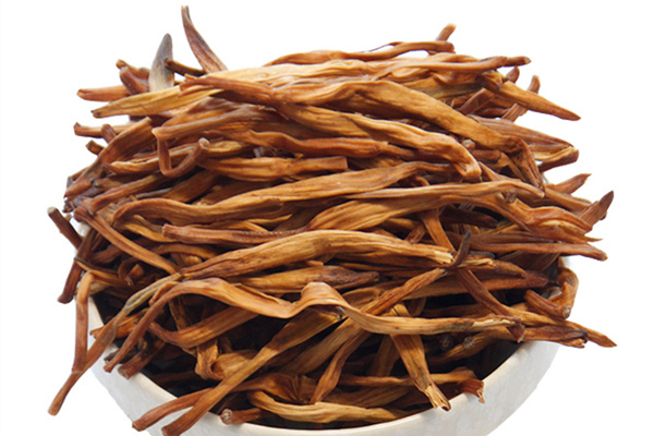 黃花菜為什么要曬干 黃花菜曬干了還有毒嗎 黃花菜為什么要曬干 黃花菜曬干了還有毒嗎