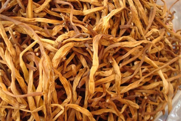 黃花菜有沒有毒 黃花菜什么樣的不能吃 黃花菜有沒有毒 黃花菜什么樣的不能吃