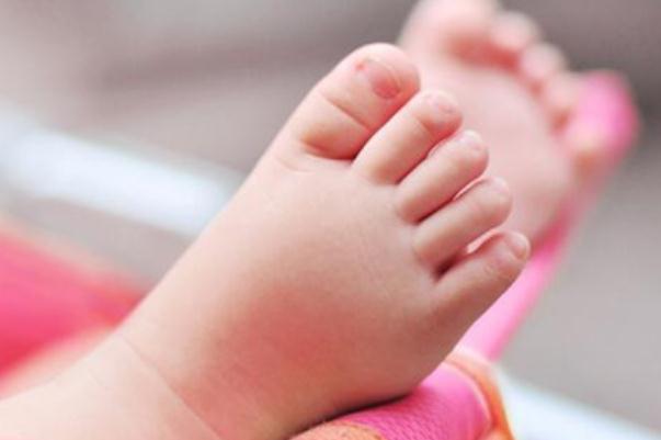 嬰兒腳臭是怎么回事啊 嬰兒腳臭正常嗎 嬰兒腳臭是怎么回事啊 嬰兒腳臭正常嗎