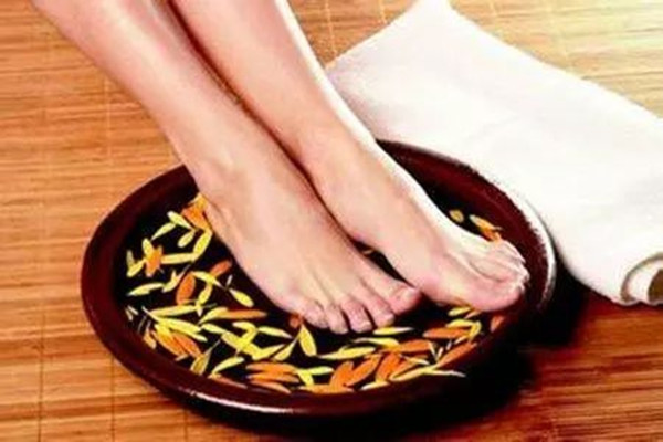 67歲上海阿姨在足浴店1年花300萬(wàn) 足浴有什么好處