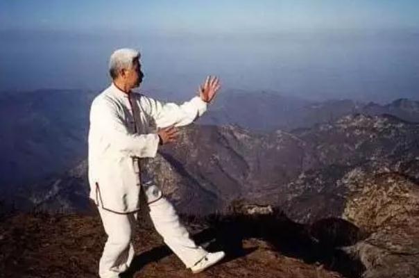 打太極拳是什么意思 打太極拳是有氧運(yùn)動(dòng)還是無氧運(yùn)動(dòng) 打太極拳是什么意思 打太極拳是有氧運(yùn)動(dòng)還是無氧運(yùn)動(dòng)