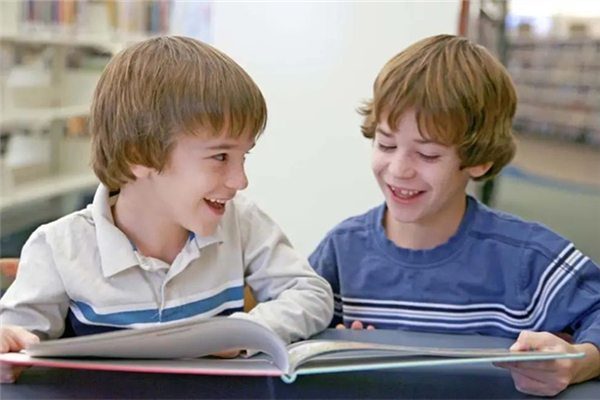 孩子學(xué)英語應(yīng)該先學(xué)什么 孩子學(xué)英語家長不會怎么辦