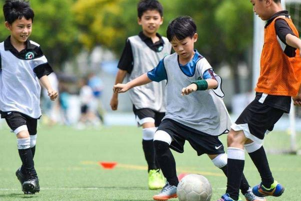 踢足球可以鍛煉什么 踢足球可以長(zhǎng)高嗎