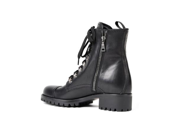 馬丁靴要不要買(mǎi)加絨的 馬丁靴的顏色怎么選