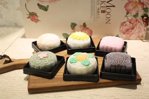 冰皮月餅會化嗎 冰皮月餅?zāi)芊哦嗑?>
               <p class=