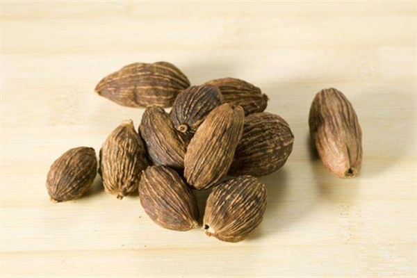 草果去腥嗎 草果可以燉雞嗎 草果去腥嗎 草果可以燉雞嗎