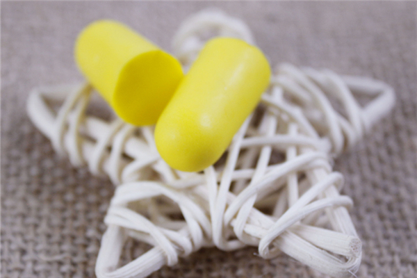 耳塞會把耳屎推進去嗎 耳塞會不會拿不出來