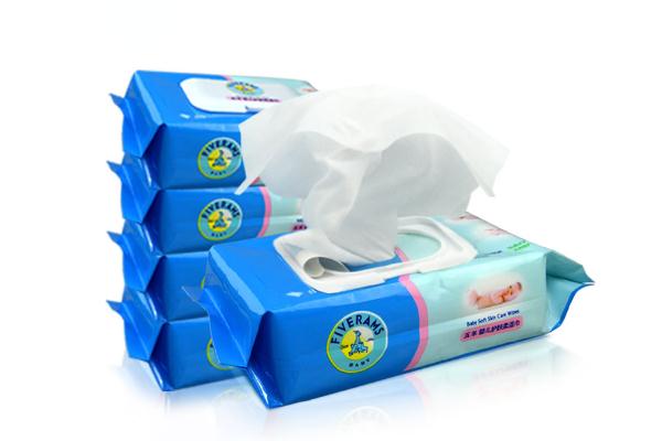 嬰兒濕巾可以直接擦pp嗎 經(jīng)常用濕巾給寶寶擦小pp的危害 嬰兒濕巾可以直接擦pp嗎 經(jīng)常用濕巾給寶寶擦小pp的危害