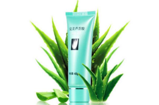 蘆薈膠要洗掉么 蘆薈膠涂臉上多長時間發(fā)揮作用