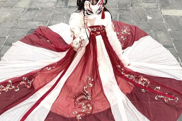 漢服要買(mǎi)大一碼嗎 漢服里面應(yīng)該穿什么