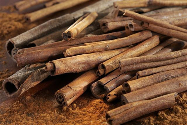 桂皮有白色點是不是發(fā)霉了 桂皮發(fā)霉什么樣
