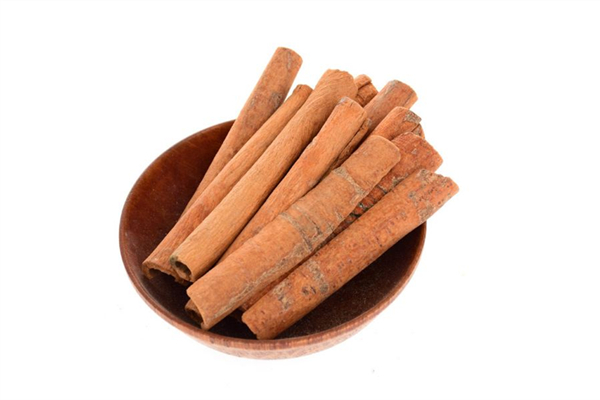 桂皮是辛辣刺激的食物嗎 桂皮不適合什么人吃 桂皮是辛辣刺激的食物嗎 桂皮不適合什么人吃