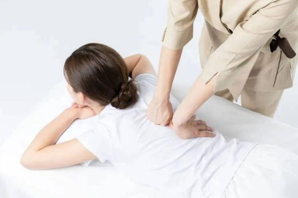 精油開背會(huì)影響月經(jīng)嗎 來(lái)月經(jīng)能用玫瑰精油嗎