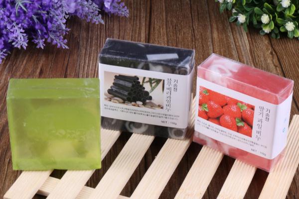 肥皂可以洗頭發(fā)嗎 肥皂洗臉對(duì)皮膚好嗎 肥皂可以洗頭發(fā)嗎 肥皂洗臉對(duì)皮膚好嗎