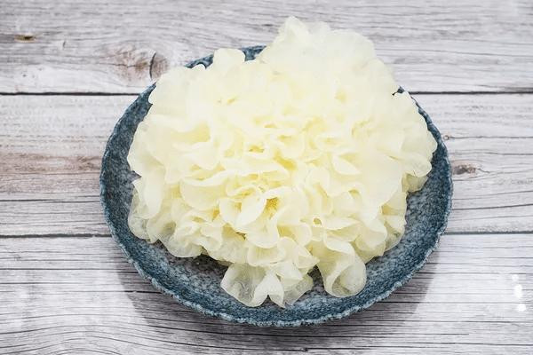銀耳的營(yíng)養(yǎng)價(jià)值高嗎 銀耳的藥用價(jià)值