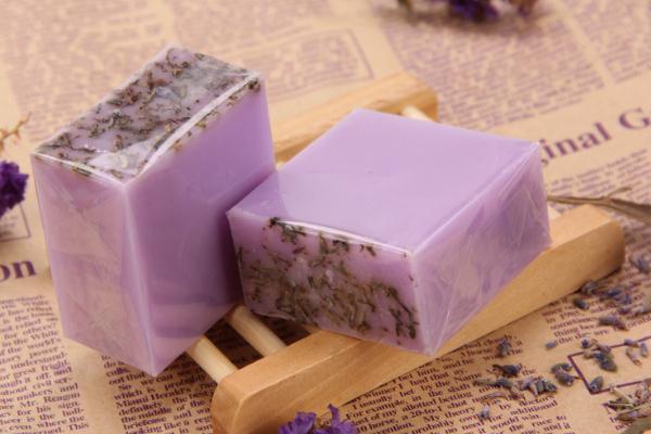 用手工皂洗頭發(fā)好嗎 用手工皂爆痘 用手工皂洗頭發(fā)好嗎 用手工皂爆痘