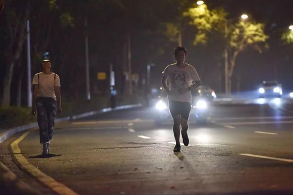 夜跑可以改善皮膚嗎 夜跑皮膚會變差嗎 夜跑可以改善皮膚嗎 夜跑皮膚會變差嗎