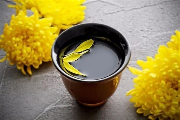 菊花酒可以降血壓嗎 菊花酒的功效和作用點(diǎn)