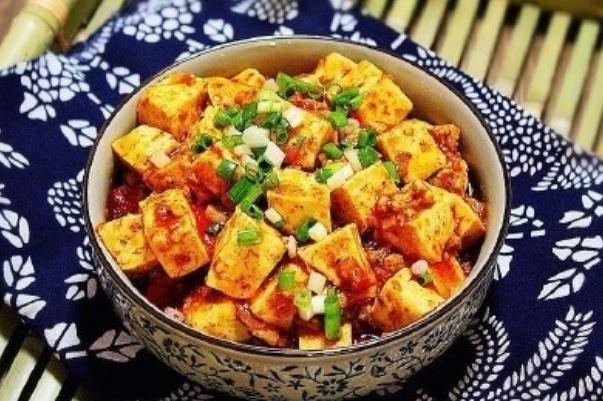 豆腐會(huì)引起便秘嗎 豆腐對(duì)人體有什么好處和壞處 豆腐會(huì)引起便秘嗎 豆腐對(duì)人體有什么好處和壞處