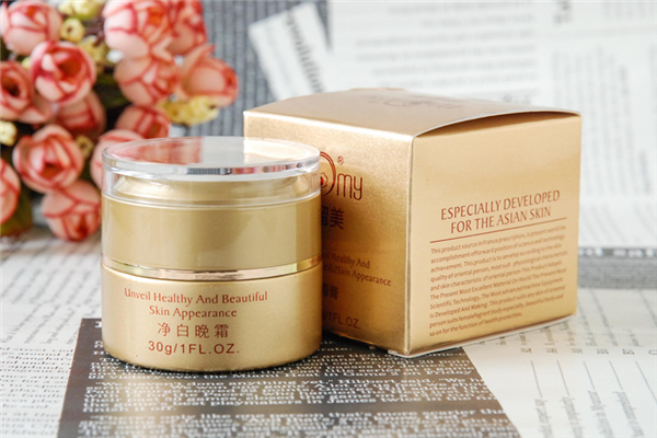 晚霜是睡覺(jué)前用嗎 晚霜正確使用方法 晚霜是睡覺(jué)前用嗎 晚霜正確使用方法