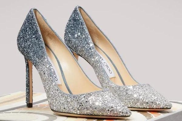 高跟鞋會(huì)越穿越松嗎 高跟鞋會(huì)導(dǎo)致腰間盤(pán)突出嗎