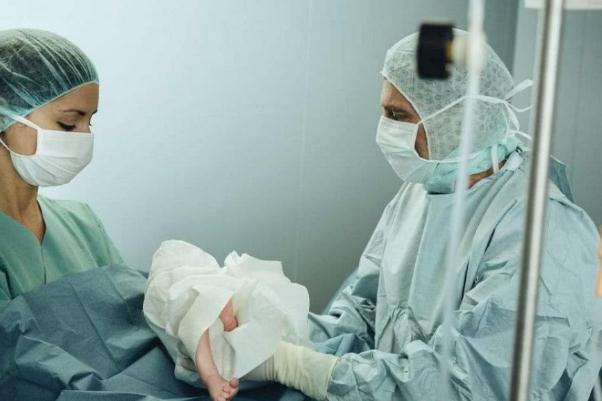 剖腹產(chǎn)有哪些風(fēng)險 剖腹產(chǎn)的好處和壞處