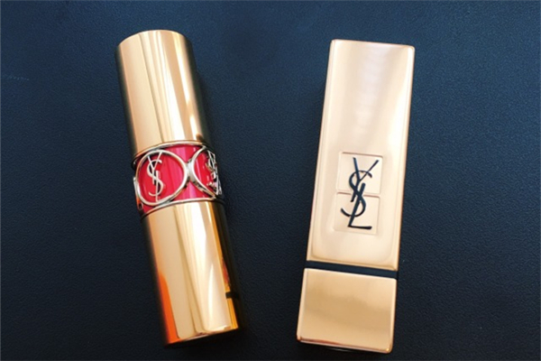 圣羅蘭口紅怎么查真?zhèn)?圣羅蘭口紅怎么涂 圣羅蘭口紅怎么查真?zhèn)?圣羅蘭口紅怎么涂