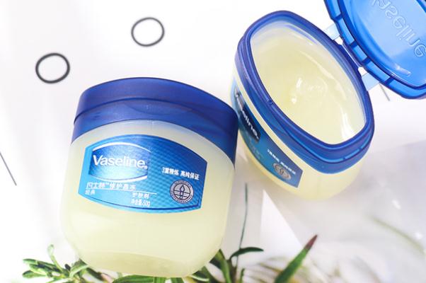 凡士林有消炎作用嗎 凡士林會(huì)讓皮膚變黑嗎 凡士林有消炎作用嗎 凡士林會(huì)讓皮膚變黑嗎