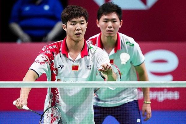 打羽毛球要穿什么鞋 打羽毛球要注意的事項(xiàng) 打羽毛球要穿什么鞋 打羽毛球要注意的事項(xiàng)