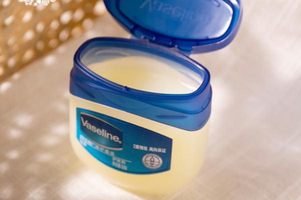 凡士林對(duì)濕疹有效嗎 濕疹患者可以用凡士林嗎