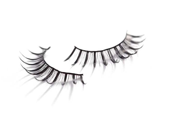 假睫毛是不是一次性的 假睫毛是什么材料做的 假睫毛是不是一次性的 假睫毛是什么材料做的