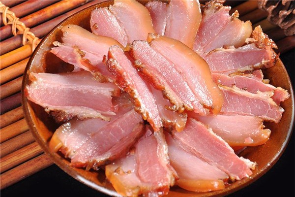 臘肉發(fā)霉是怎么回事 臘肉發(fā)霉洗干凈還能繼續(xù)吃嗎 臘肉發(fā)霉是怎么回事 臘肉發(fā)霉洗干凈還能繼續(xù)吃嗎