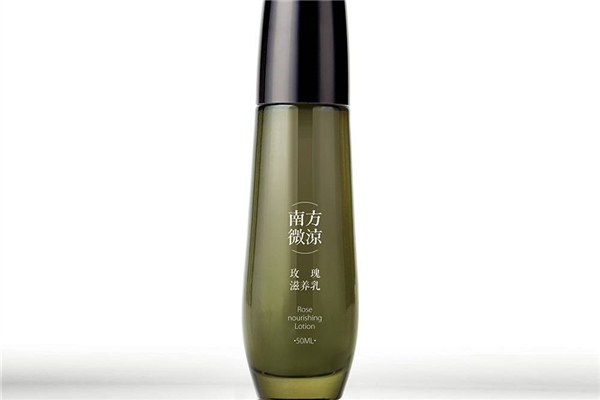 乳液是拍還是抹效果好 乳液正確涂抹方法 乳液是拍還是抹效果好 乳液正確涂抹方法