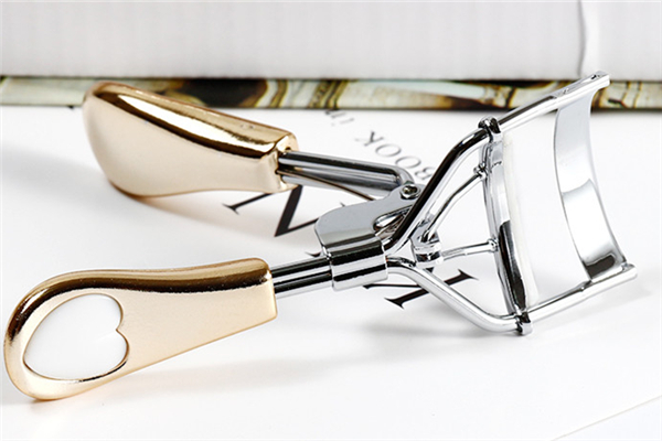睫毛夾對睫毛有害嗎 睫毛夾把睫毛夾斷了還會在長嗎 睫毛夾對睫毛有害嗎 睫毛夾把睫毛夾斷了還會在長嗎